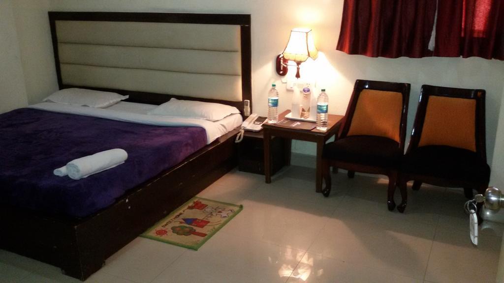 Hotel Tree Plaza New Delhi Room photo